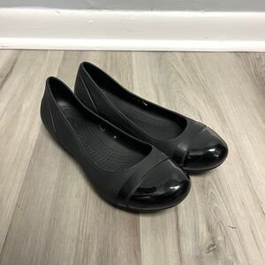 Crocs Flats Women’s 8 Black Patent Cap Toe Ballerina